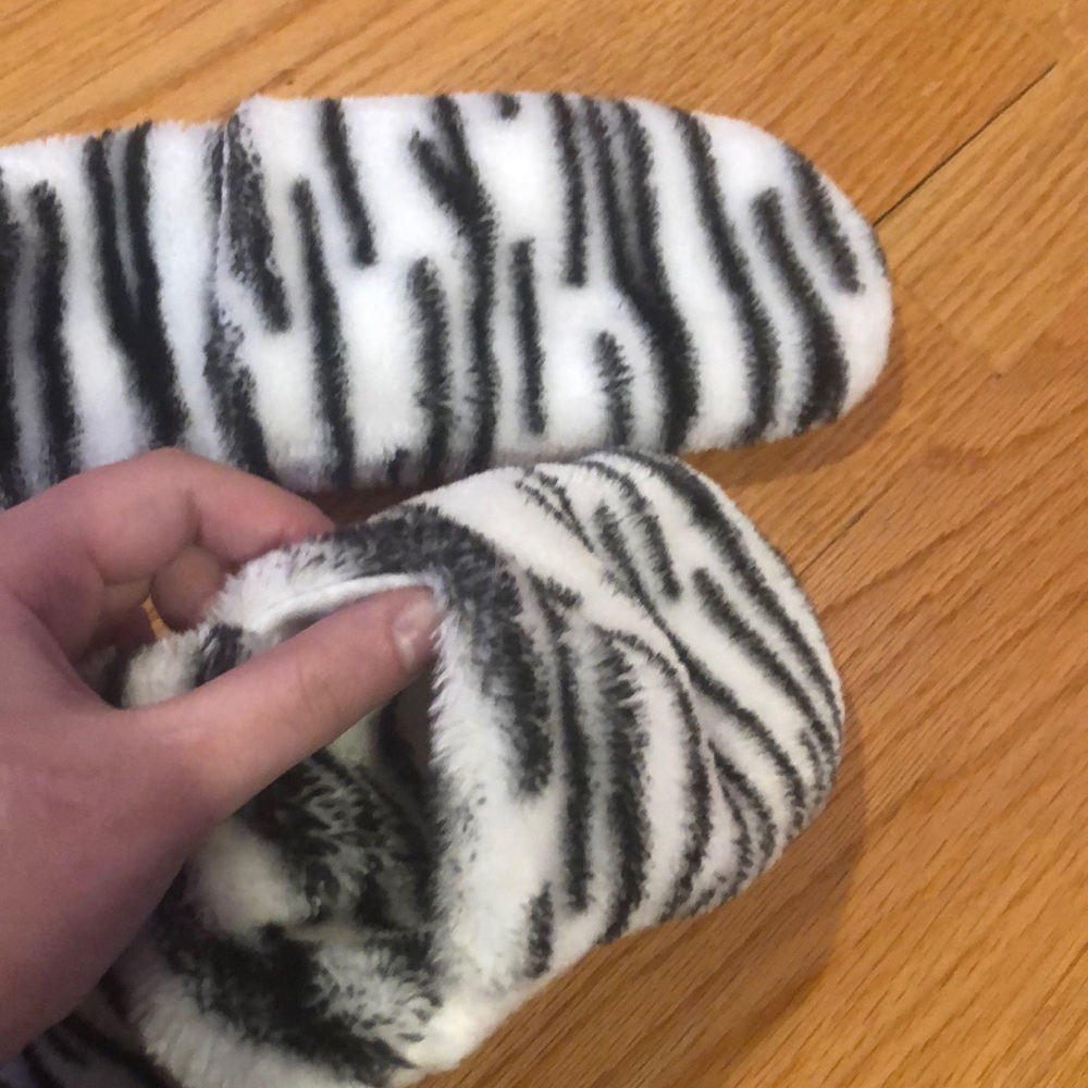 White Tiger Hat - Picture 3 of 4